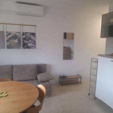 Apartments Malou Baška Voda Cameră foto